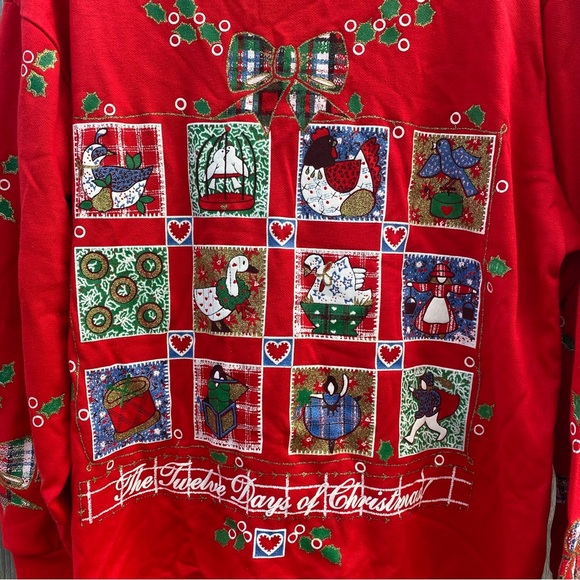 Unique Vintage Christmas on Mainstreet M Red Sweatshirt Twelve Days Graphics - Picture 4 of 7